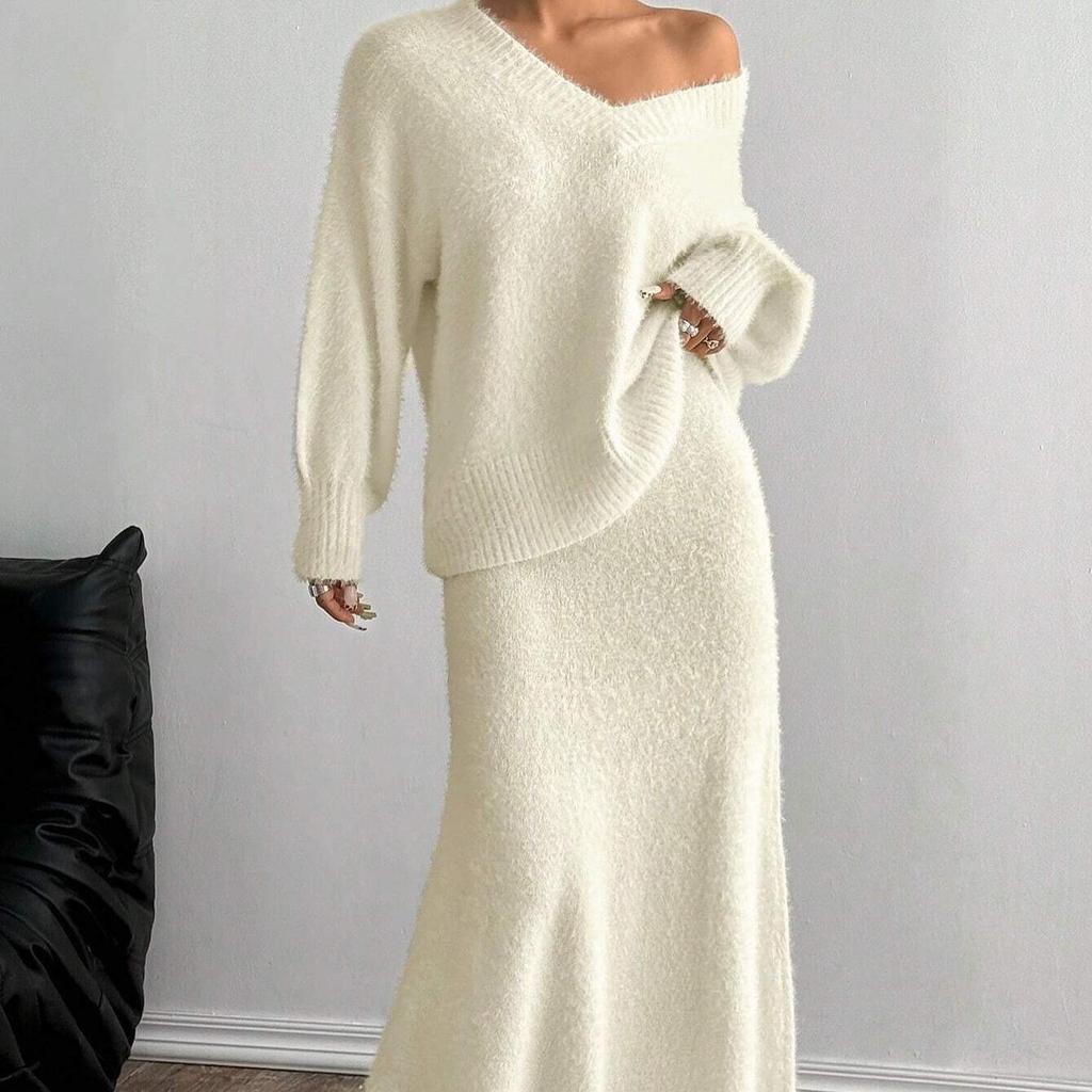 2024 Autumn Women’s Solid Color V-Neck Knitted Two-Piece Set – Soft and Comfortable