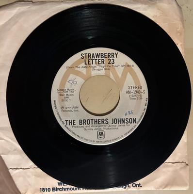 7-дюймовая пластинка BROTHERS JOHNSON Strawberry Letter 23 AM1949S AM 1977 Канада SoulFunk Б/у