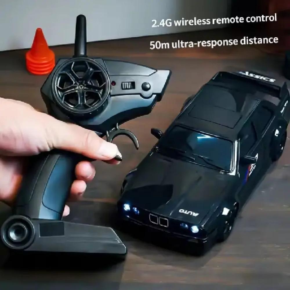 1:24 RC Дрифт-машина 4WD Машина на радиоуправлении с классическими светодиодными огнями Высокоскоростная перезаряжаемая гоночная спортивная игрушка для мальчиков и взрослых
