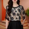 Модная и уменьшающая возраст универсальная рубашка с принтом, летний свободный утягивающий кружевной универсальный топ