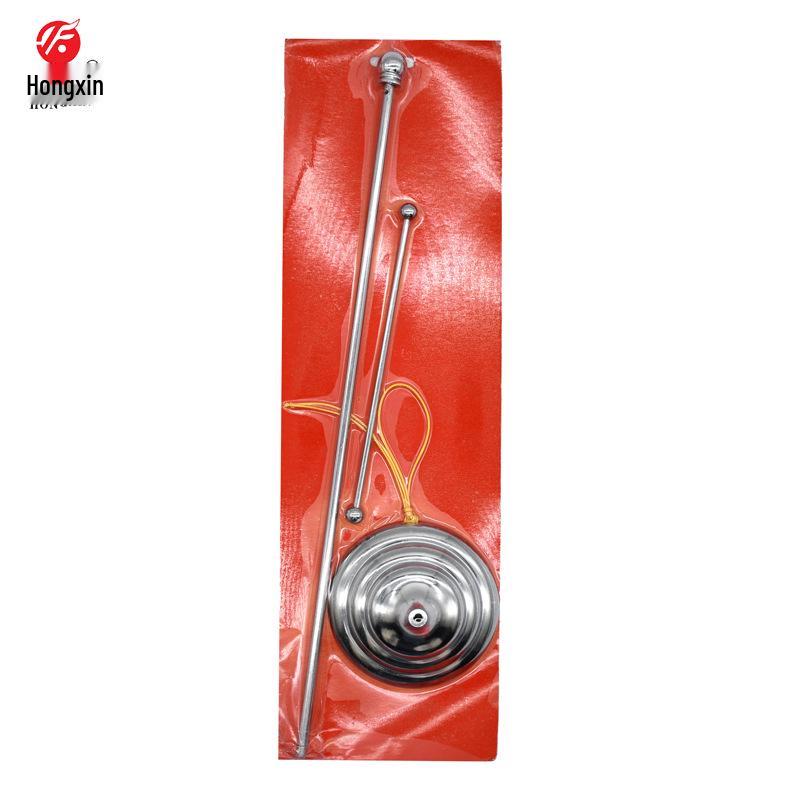 Красный односторонний рекламный флаг с металлической основой и поперечной перекладиной, оснащенной веревкой