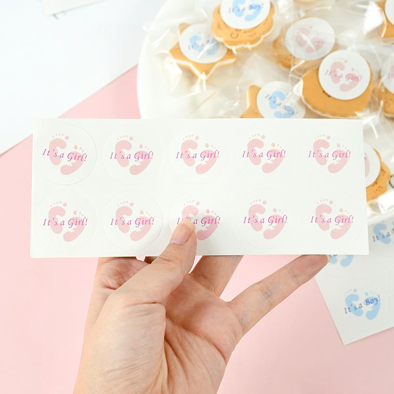 100 шт. Круглые наклейки «Это мальчик/Это девочка», этикетки для крещения, определения пола ребенка, товары для вечеринки по случаю первого дня рождения, коробки с конфетами, украшения, подарок
