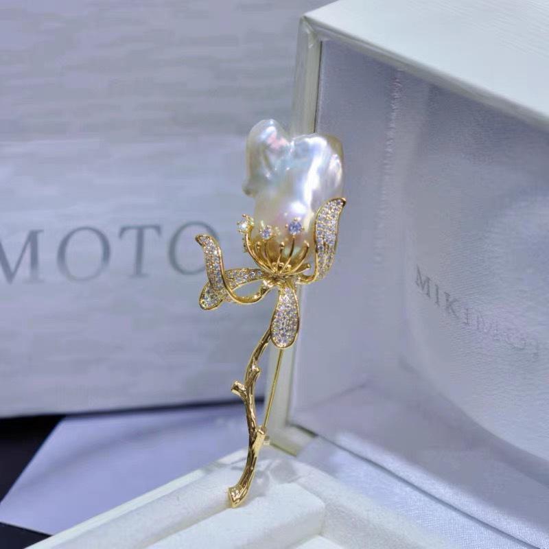 Baroque Pearl Rose Brooch with Zircon Inlay