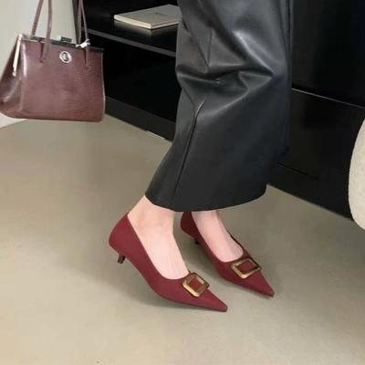 Осенние новые туфли-лодочки женские на низком каблуке, на тонком каблуке, с острым носком, с металлической квадратной пряжкой, с неглубоким вырезом, на среднем каблуке, профессиональные женские туфли