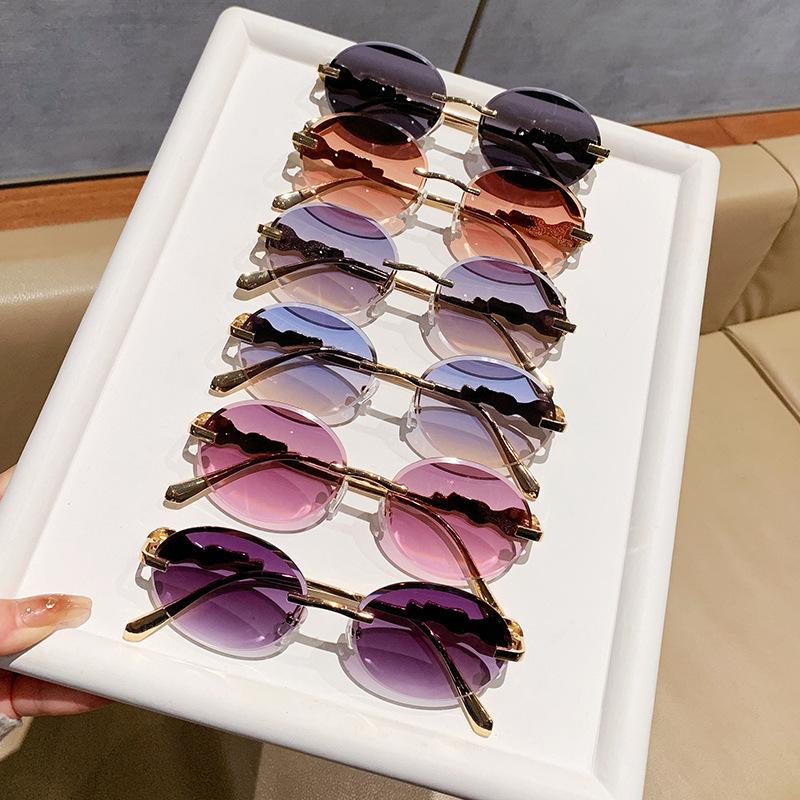 DAPARO European and American new sunglasses metal cobra head decoration frameless oval small frame sunglasses Duqiao