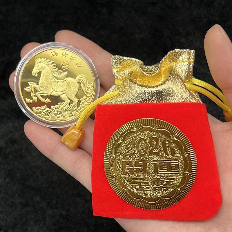 2026 Знак Зодиака Лошадь Монета на Удачу с Мешочком Год Лошади Памятная Медаль Металлические Изделия Сувенир для Мероприятия Подарок