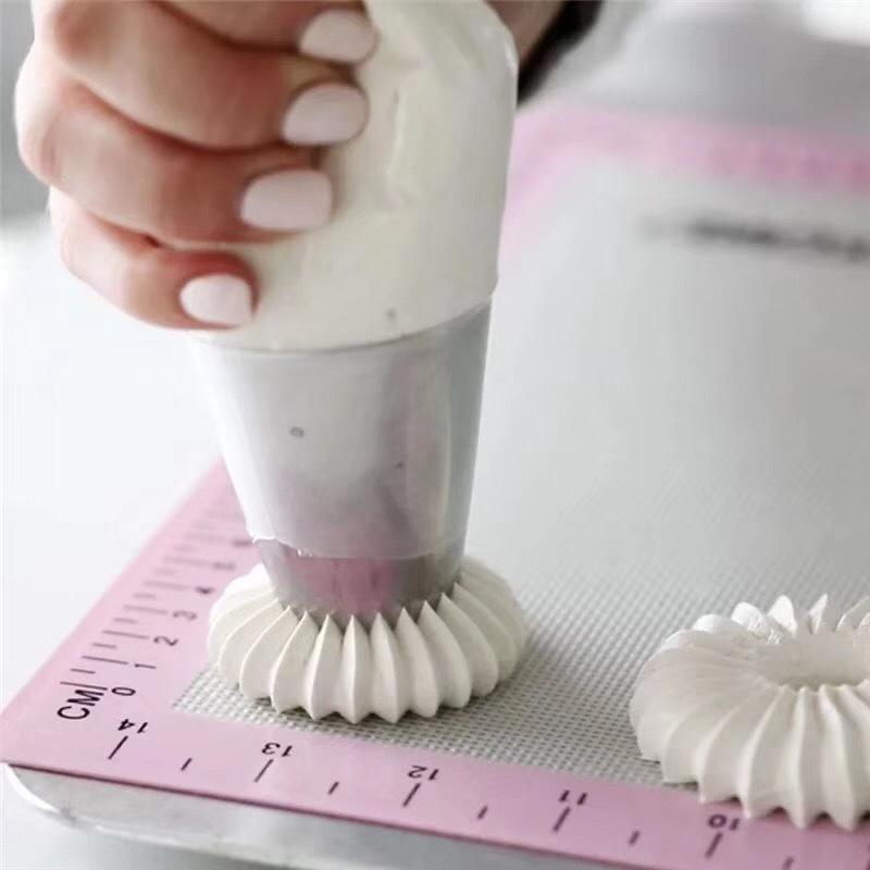 1 Pc Stainless Steel Russian Frosting Piping Nozzle for Cake Decorating, Cream Puffs, Cookies and Baking Pastry Tools