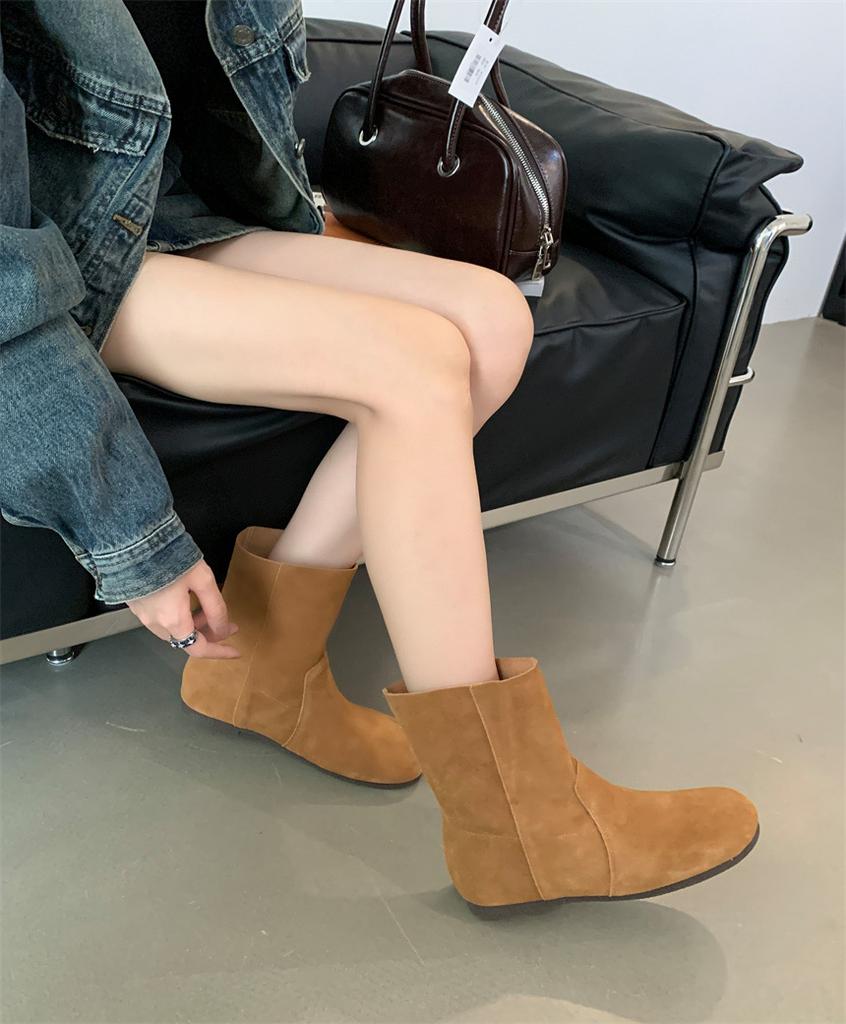 2025 Autumn and Winter New Large Size Soft-soled Comfortable Boots Round Head Solid Color Fashion Boots Flat Bottom Temperament Versatile Women