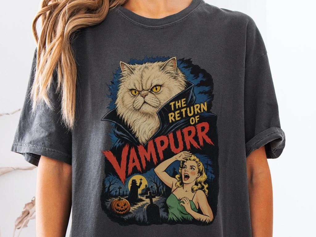 Vampurr Persian Cat Vampire T-Shirt - Fluffy Cat Dracula Tee, Longhair Gothic Halloween Spooky Season 90s Poster Cat Gift T
