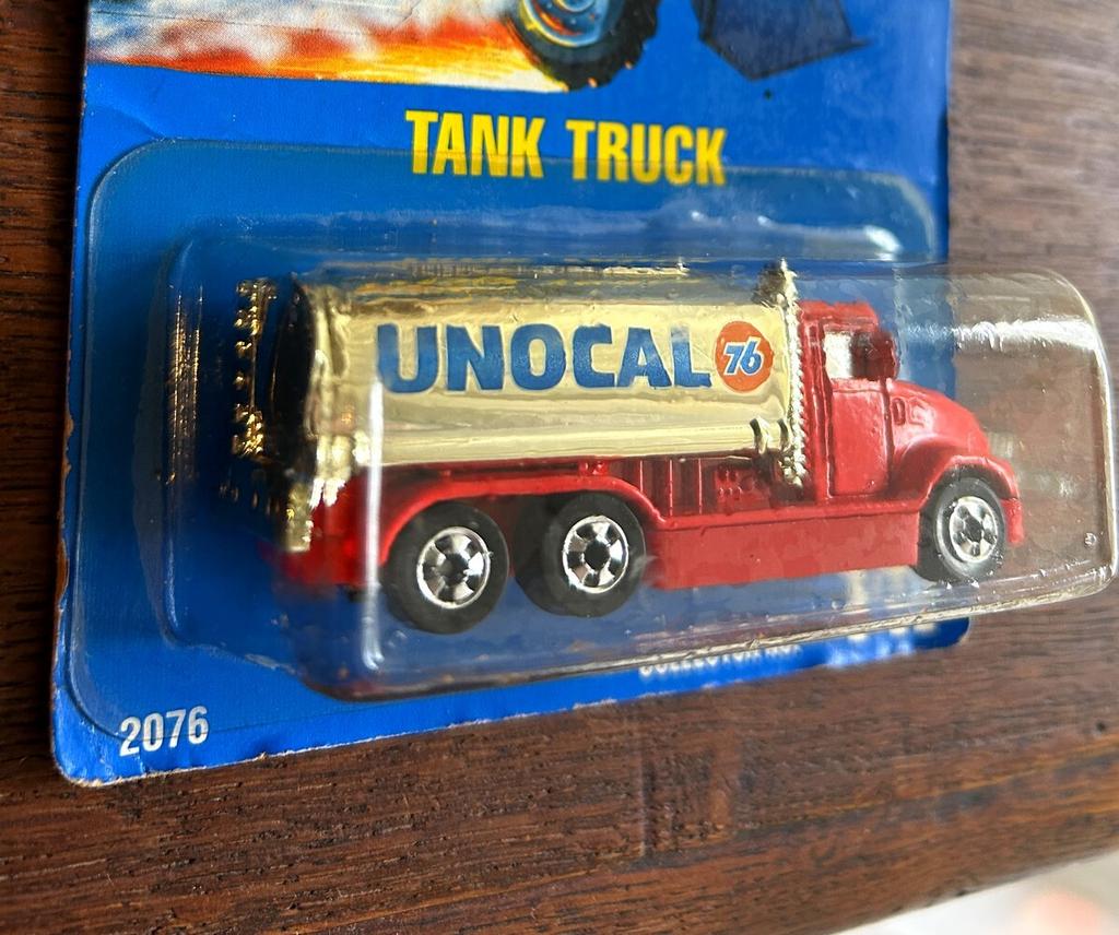 Hot Wheels 1991 UNOCAL 76 TANK TRACK Vintage (Shipping included)