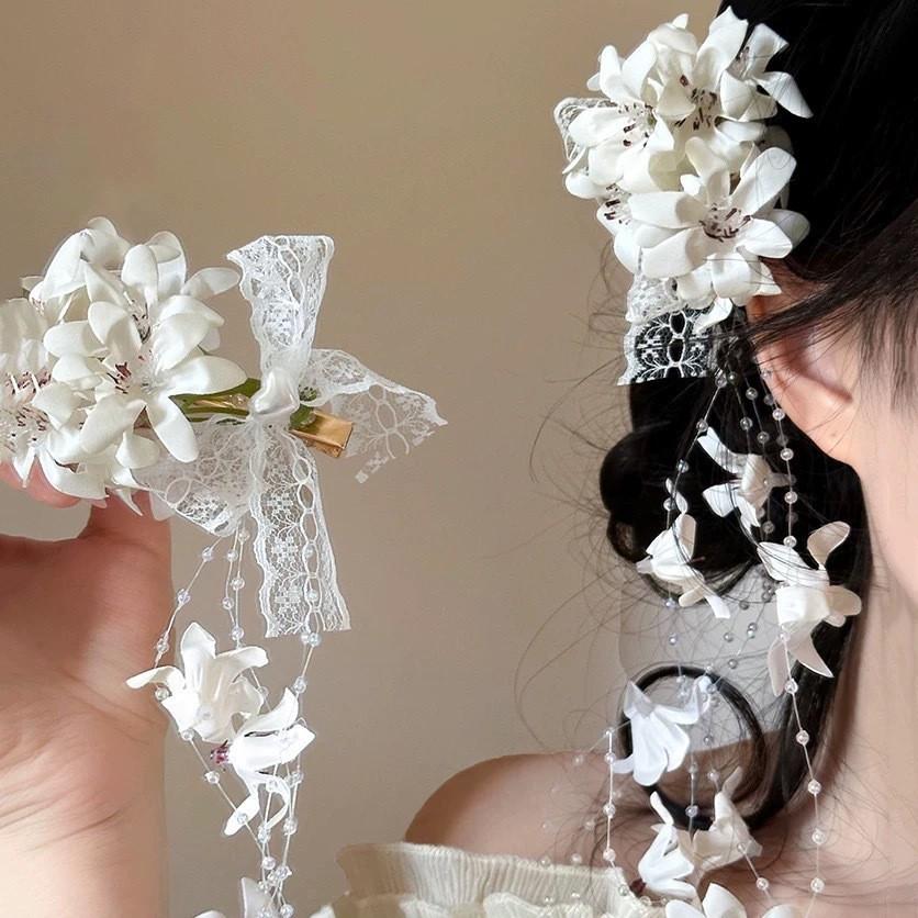 Заколка для волос «Сказочный белый лилийный бутон» с кружевной бахромой