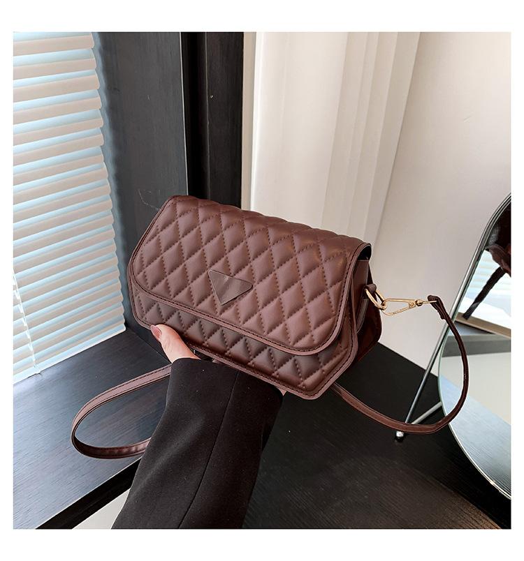 Зимняя популярная женская сумка 2024 года, новая ретро-мода, однотонная сумка через плечо, простая повседневная маленькая квадратная сумка