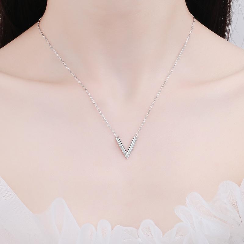 Серебряное 925 V-образное колье Musan Diamond Micro Microclava