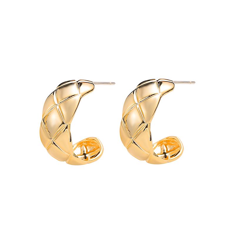 Серьги в клетку в холодном стиле: Непирсингованные клипсы на французской моде для женщин