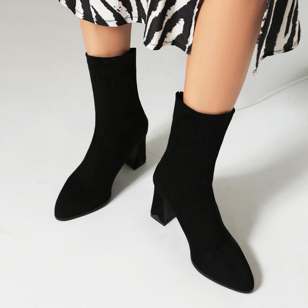 Krazing Pot Флок Осенне-зимняя обувь Странный стиль Каблуки Супер Размер Красивые сапоги с острым носком Теплые ботильоны на молнии