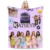 Плюшевое одеяло Katseye Kpop Music Студентам Фланелевое постельное белье Пледы для дивана кровати Мягкое теплое качественное покрывало Подарок на день рождения