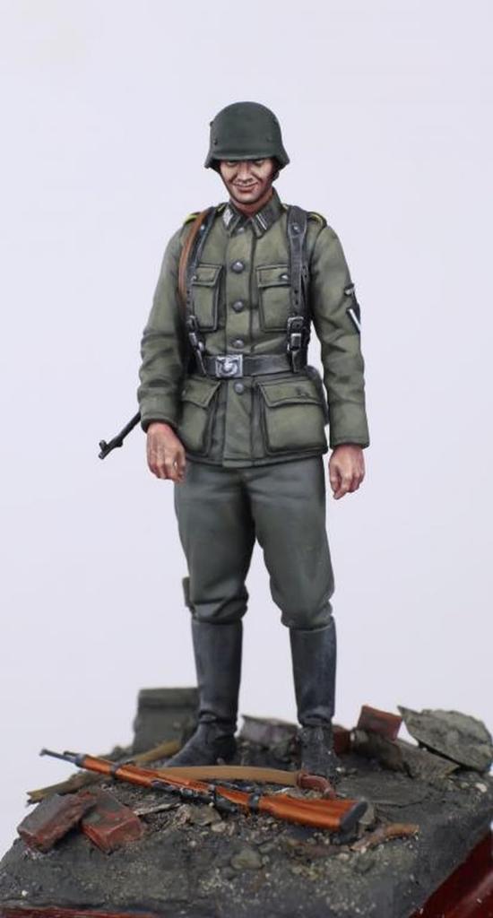 The Body 1/35 WWII 22nd SS Volunteer Cavalry Division Maria Theresa Soldier 2 Resin Kit TBO35230 (person)