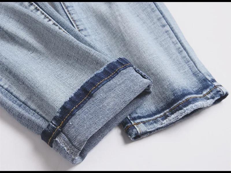 Men's Washed Blue Embroidered Patch Straight Jeans