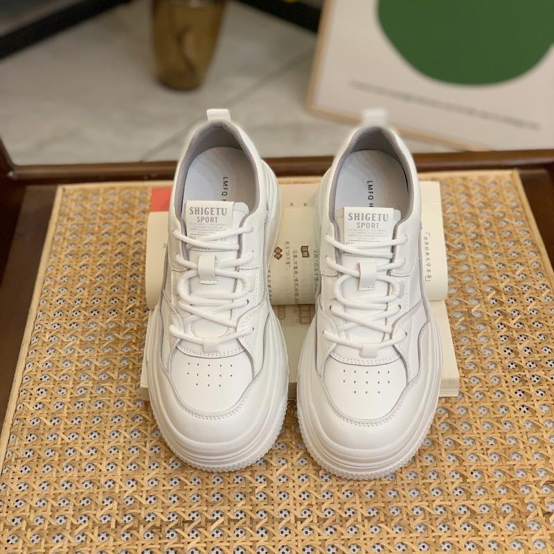 Маленькие белые туфли из натуральной кожи, женские весенние новые маленькие повседневные спортивные туфли с толстой подошвой и увеличенной подошвой