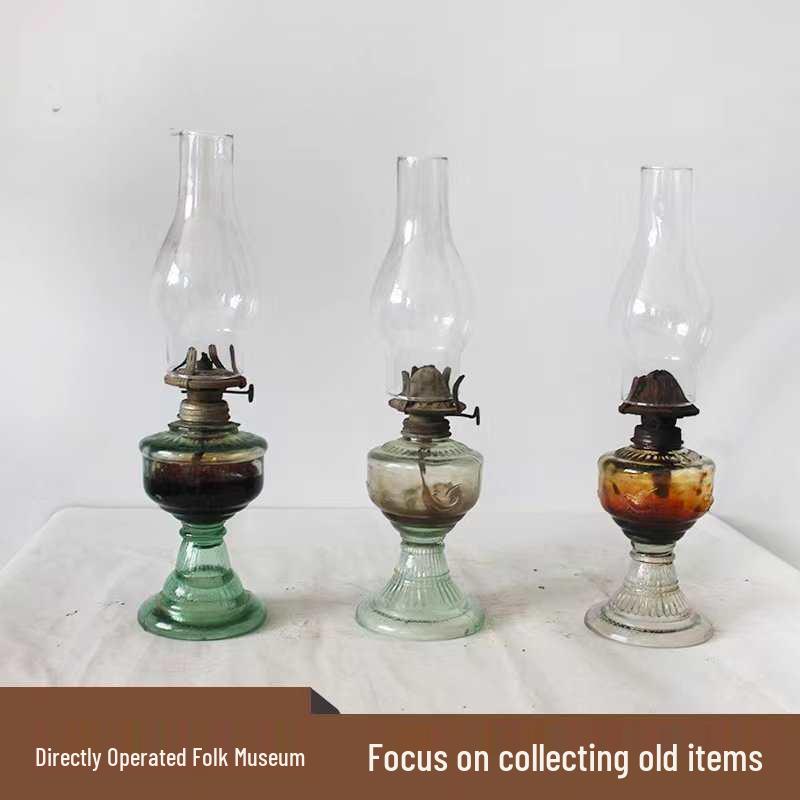 Керосиновая лампа 70-х годов с стеклянным абажуром - Ностальгический народный декор, реквизит