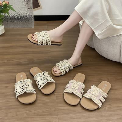 Носите маленький ароматный стиль мода французская фея лето плоская подошва слово жемчуг 2025 новые тапочки пляжные крутые тапочки