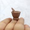 Ретро Миниатюрный Набор Ступка и Пестик со Столиком - Коричневый Пластик/Смола Аксессуар для Кукольного Домика