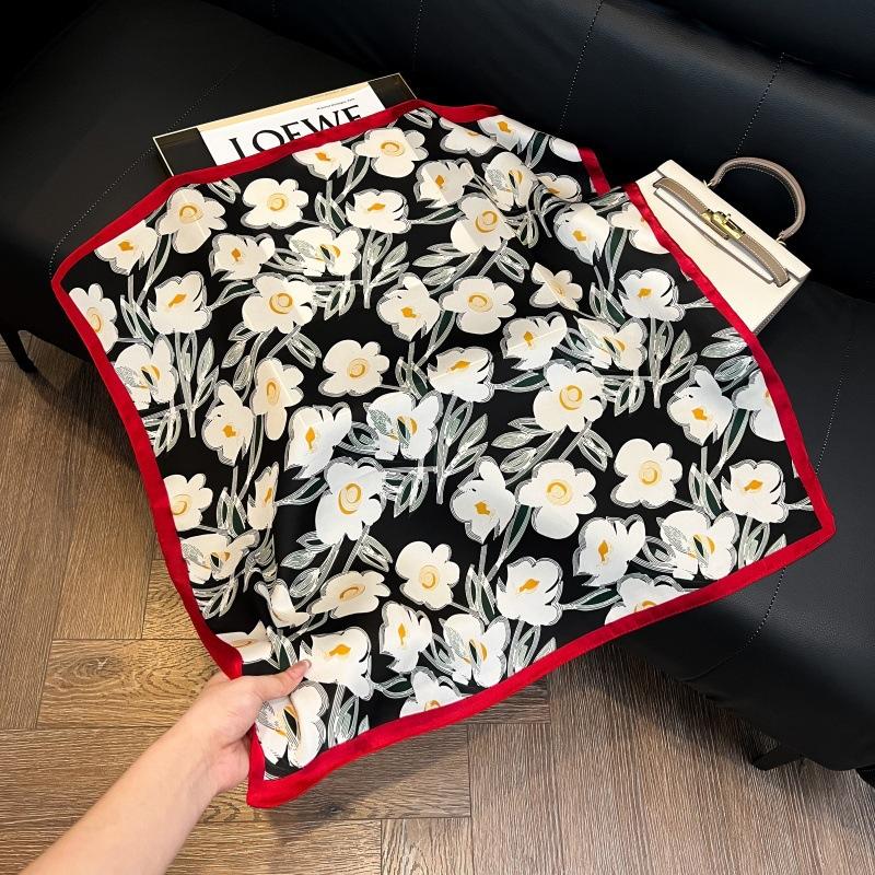 Spring and summer square scarf Korean version of women's scarf decorative binding wrist exquisite foreign style neck protection windproof headscarf
