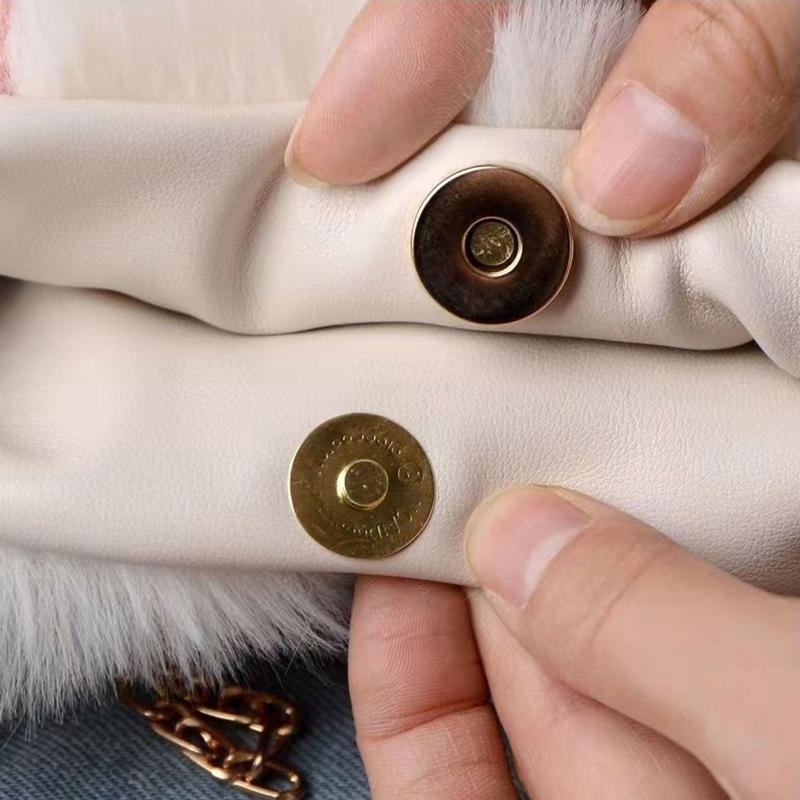 Женская зимняя симпатичная сумка из плюша вишневого цвета с цепочкой через плечо