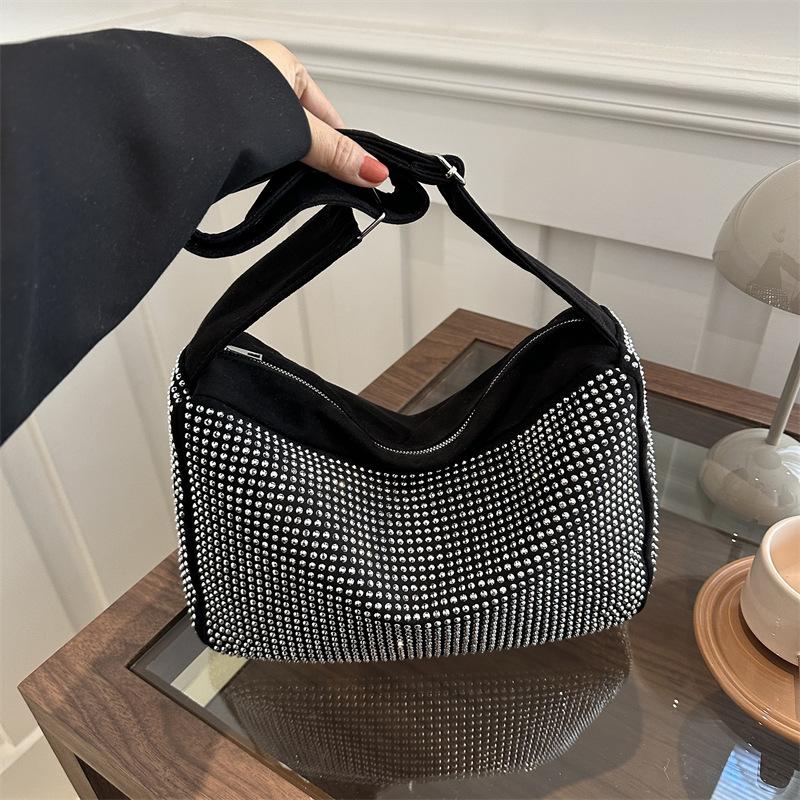 Популярная женская сумка через плечо с бриллиантовой инкрустацией 2024 года, новая повседневная сумка-тоут в иностранном стиле большой вместимости на весну и лето, модная женская сумка-мессенджер