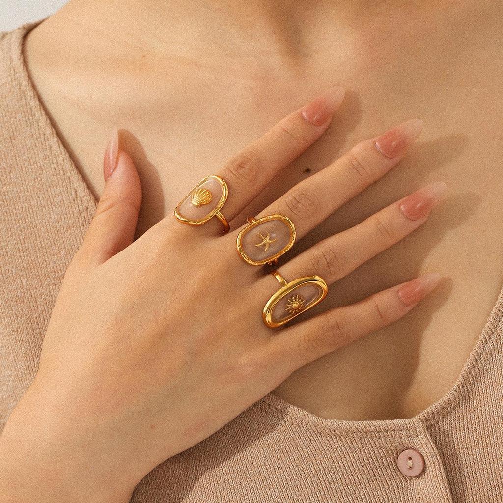 Роскошное европейско-американское кольцо из титановой стали с 18-каратным золотым покрытием, эпоксидной смолой и ракушкой для женщин