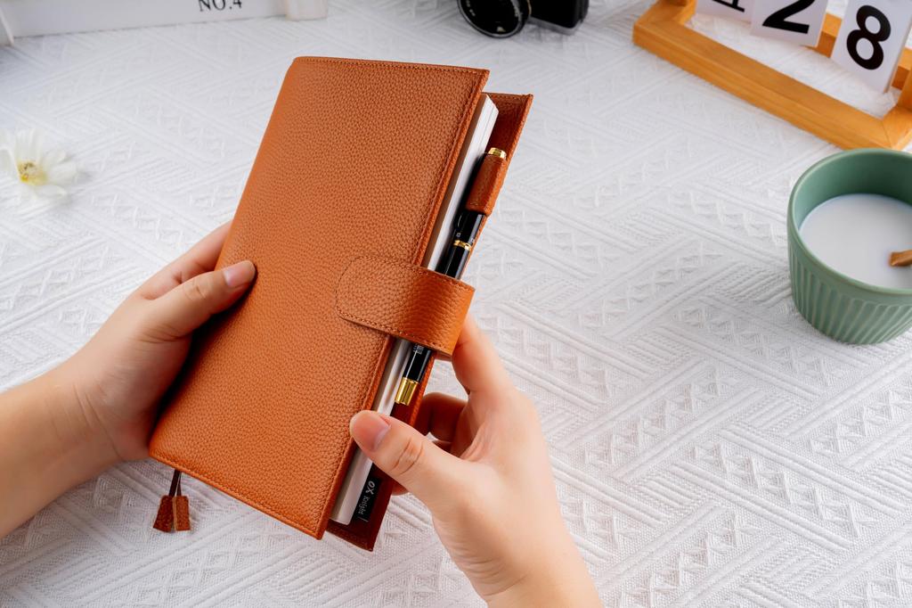 Блокнот формата А5 из натуральной кожи, совместимый с ежедневником Hobonichi Premium, с обложкой для ручки, закладкой и застежкой-кнопкой. Деловой подарочный чехол, для двоюродного брата, держатель.