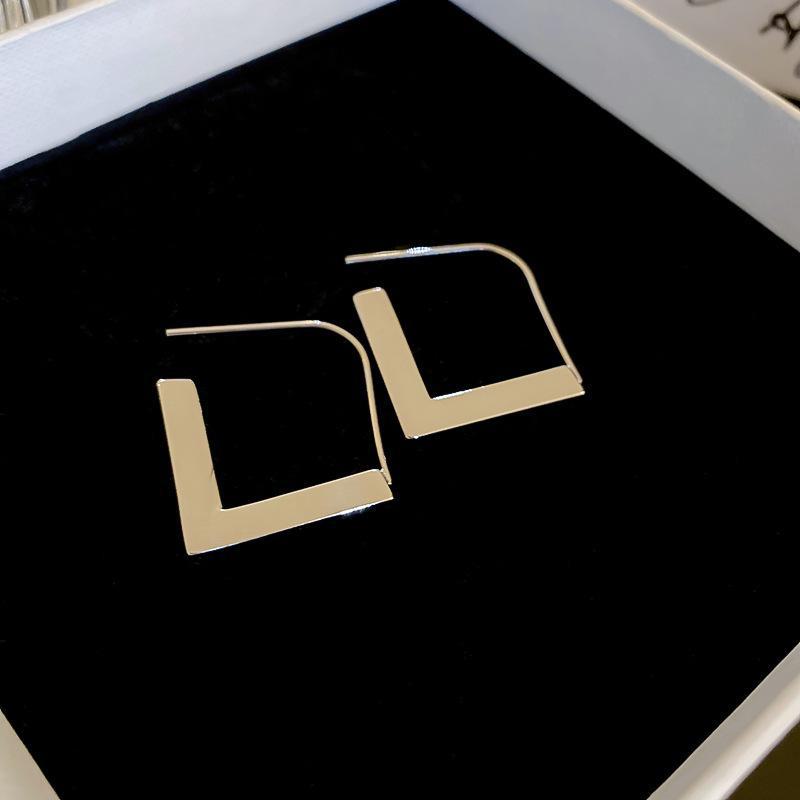 Silver Needle Style Circle Earrings - Simple Korean Metal Design, All-Match Earrings for a Celebrity Look.