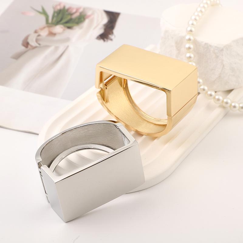 Модный минималистичный геометрический панк-браслет: Смелый, глянцевый прямоугольный дизайн