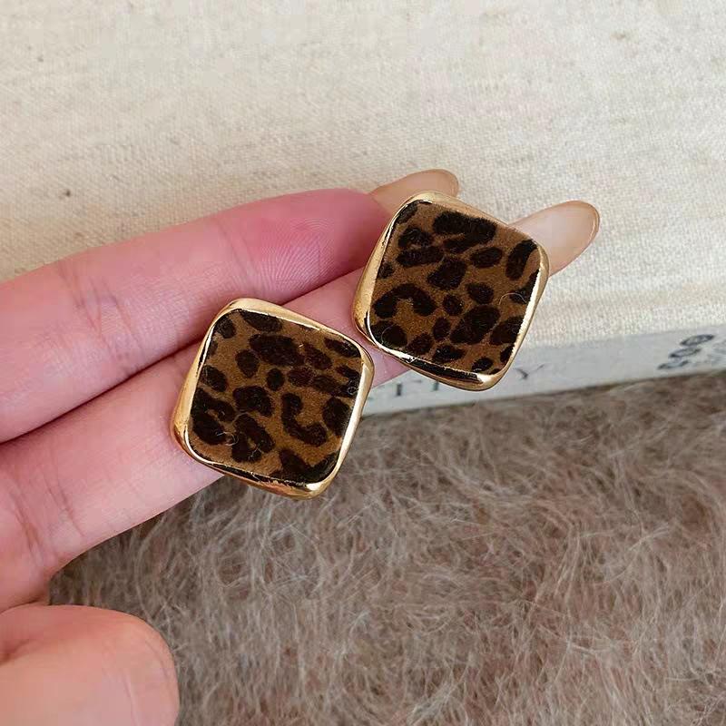 European and American atmosphere, fashion flocking leopard print stud earrings, simple personality, versatile earrings, high-end trend earrings