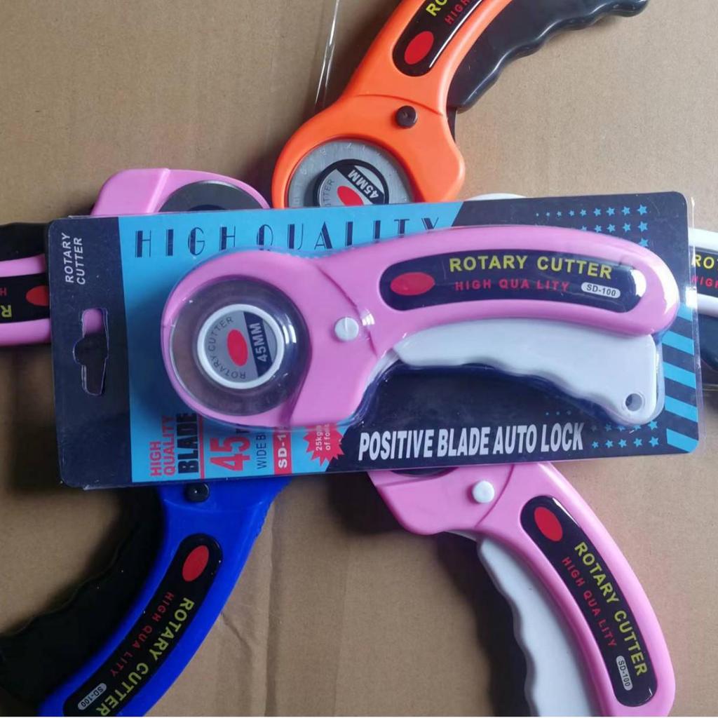 45-миллиметровый ротационный нож для резки ткани и кожи с ручкой