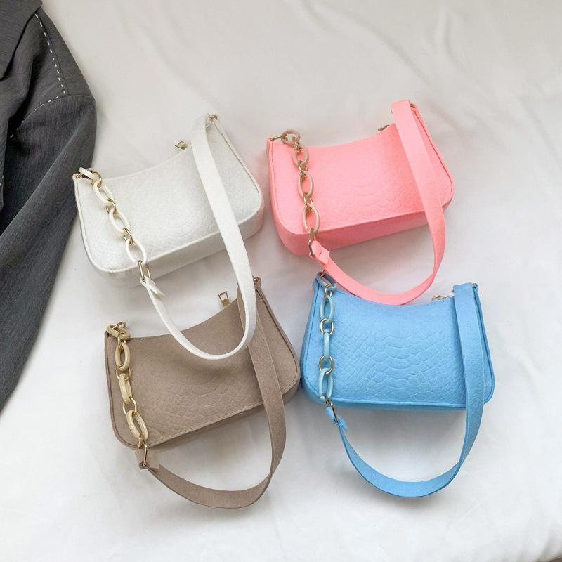 В этом году популярны маленькие сумки, женские сумки, новые трендовые модные и простые сумки через плечо, универсальные и свежие женские сумки подмышку.