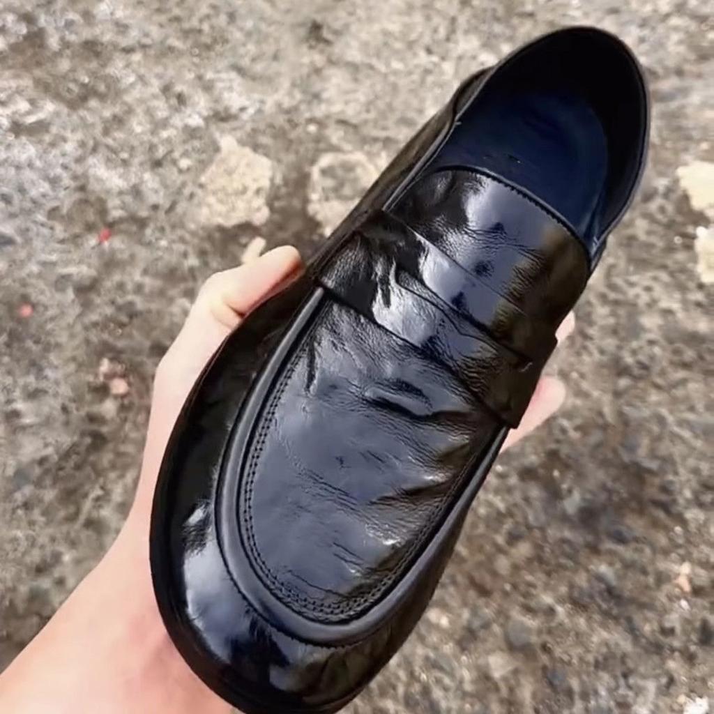 Fashion 2025New Men Casual Leather Business Shoes Soft Bottom Outdoor Walking Shoes Flat Designer Loafers Handmade Minimalist Dress Shoe