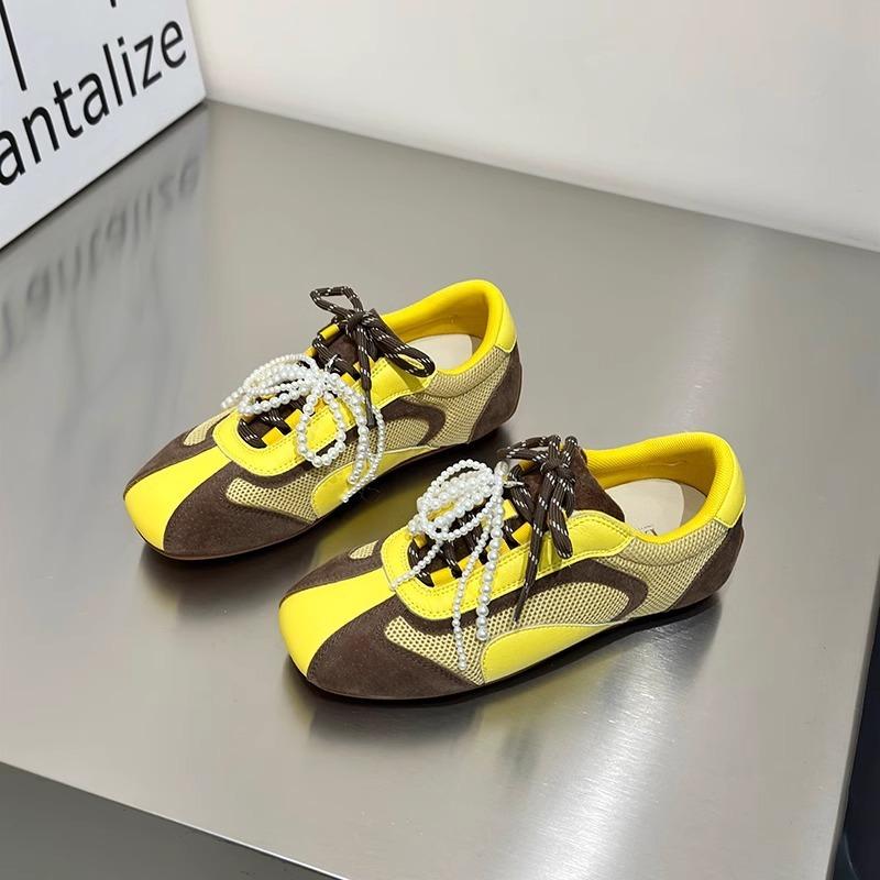 Двухцветные кроссовки с лентами женские весенне-летние на мягкой подошве с бусинами и бантом из сетки повседневные женские