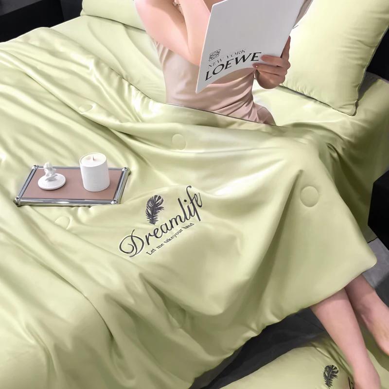 High-End Embroidery Silky Spring Autumn Quilt Comfortable Sleep Soft Breathable Blanket Skin-Friendly Air Conditioner Comforter