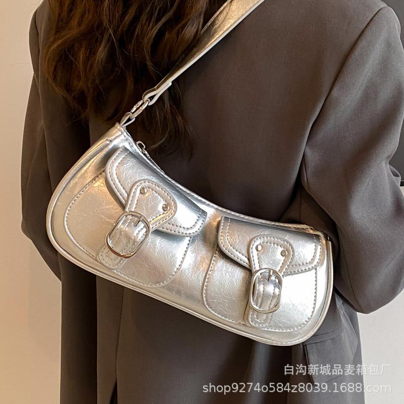 Retro Foreign Shoulder Women's Bag 2025 New Popular Niche Design Hand Carry Fashion Baguette Bag Korean Version Armpit Bag