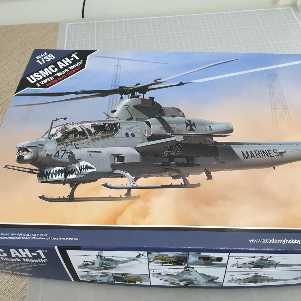 АСА12127 1:35 Academy USMC AH-1Z Cobra «Акулья пасть»