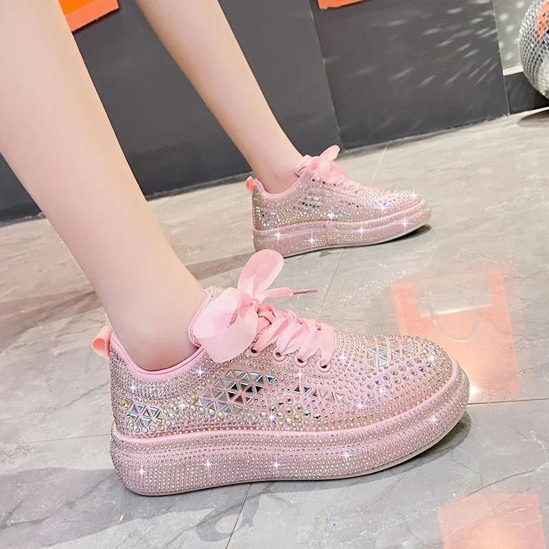 Белые серебристые туфли Новые туфли на платформе для женщин 2024 года Осенние кроссовки со стразами на толстой подошве с блестящими кристаллами Трендовые повседневные кроссовки