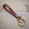 Брелок для ключей из коровьей кожи растительного дубления с латунной пряжкой в форме подковы - ретро-дизайн