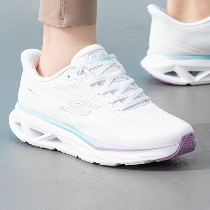 Skechers Женские всесезонные беговые кроссовки GO'7/24