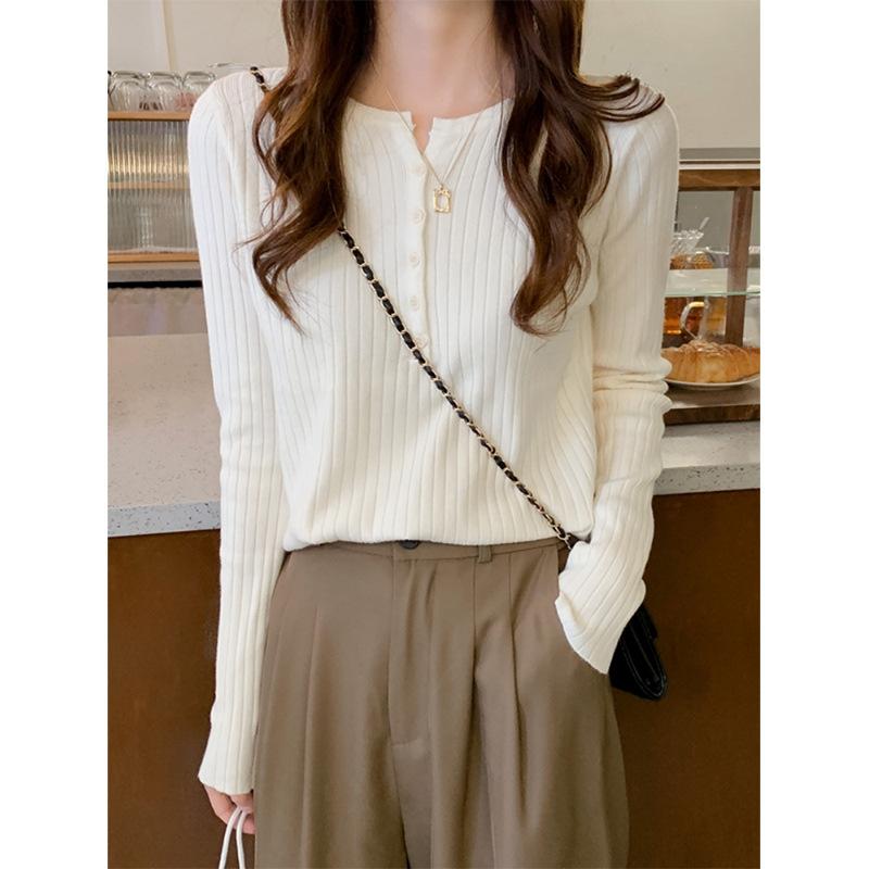Spring slim-fitting and thin round neck button-down long-sleeved knitted sweater for women's commuting inner sweater base