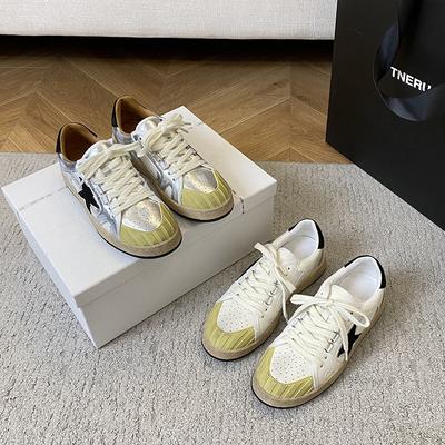 Новые универсальные маленькие белые туфли для женщин, маленькие спортивные и повседневные туфли на толстой подошве, увеличивающие рост, для женщин, старые звезды, немецкий тренинг