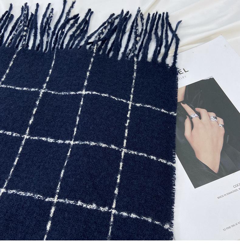 Cozy British Plaid Scarf with Tassels - Soft, Thick & Warm | Fashion Accessory for Fall/Winter