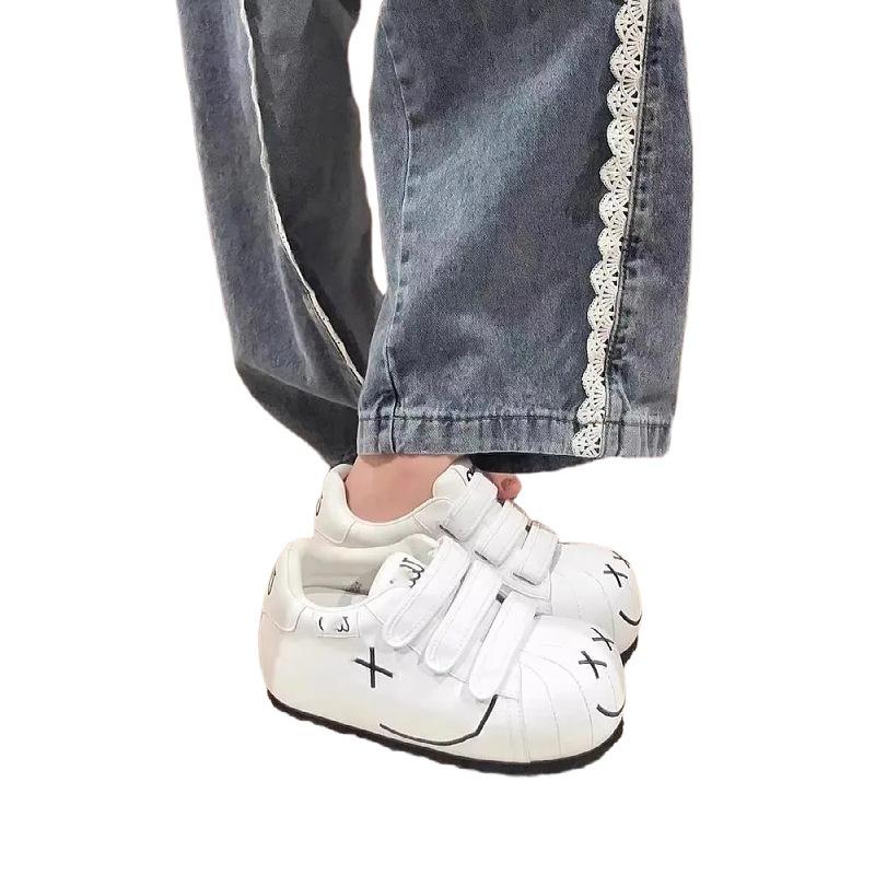 Туфли на липучках женские 2025 новые маленькие кеды модные универсальные студенческие повседневные спортивные белые туфли