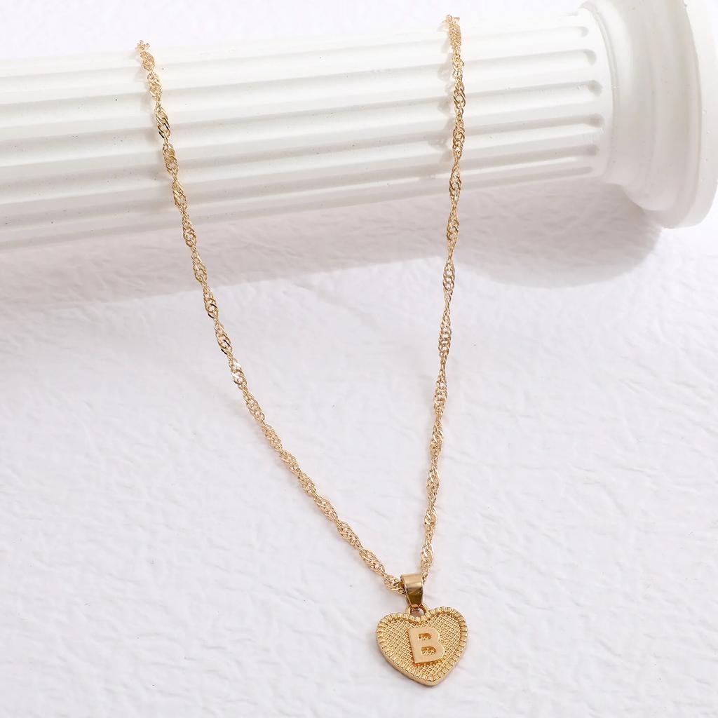 A-Z 26 Initials Name Necklaces Heart Pendant Letter Alphabets Necklace for Women 2023 Female Choker Chains Jewelry Trendy Gifts