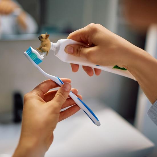 Pooping French Bulldog Toothpaste Dispenser Vomit Cat Toothpaste Topper Bathroom Toothpaste Dust Protection Cap Cover Prank Accessories